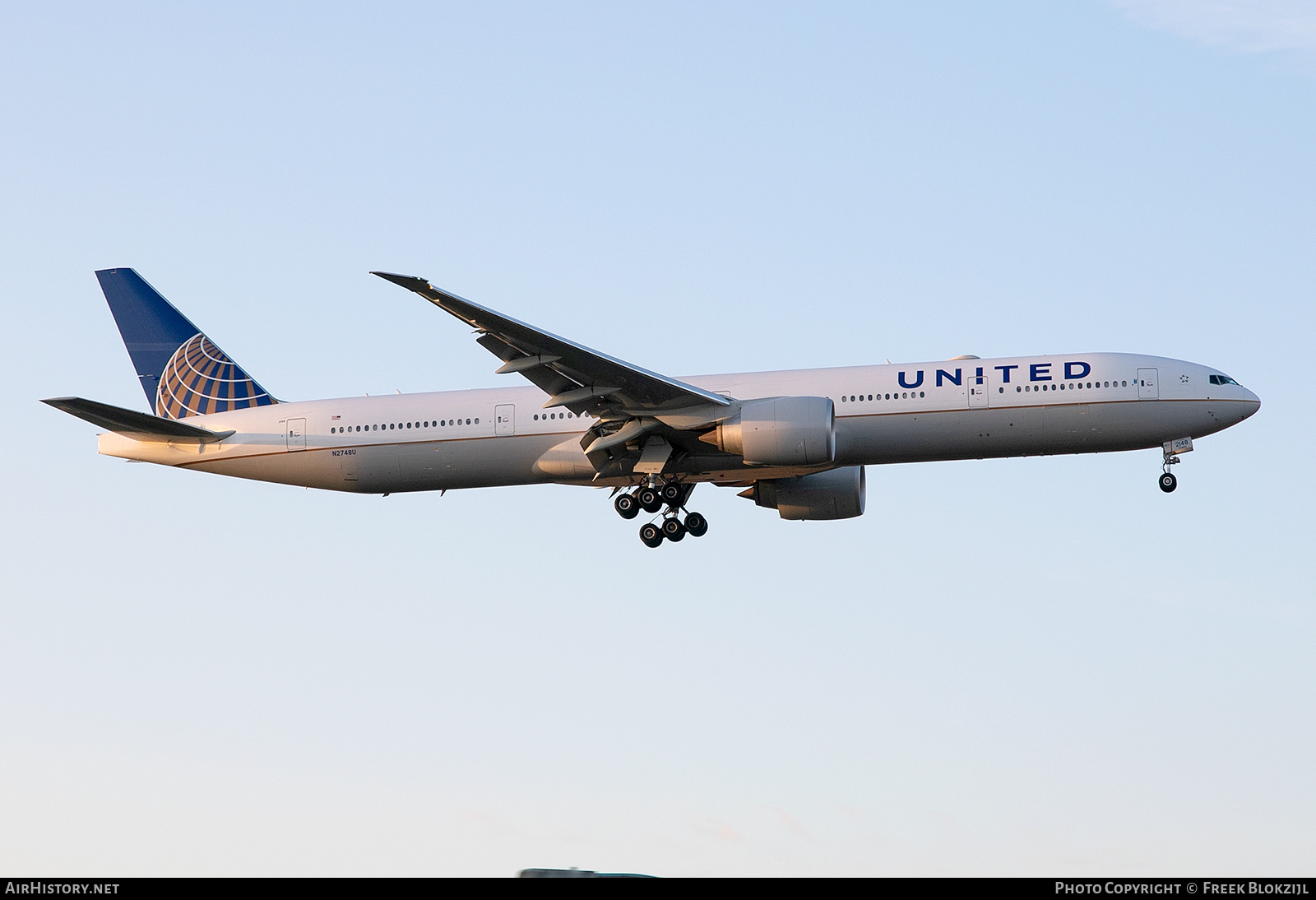 Aircraft Photo of N2748U | Boeing 777-300/ER | United Airlines | AirHistory.net #544815