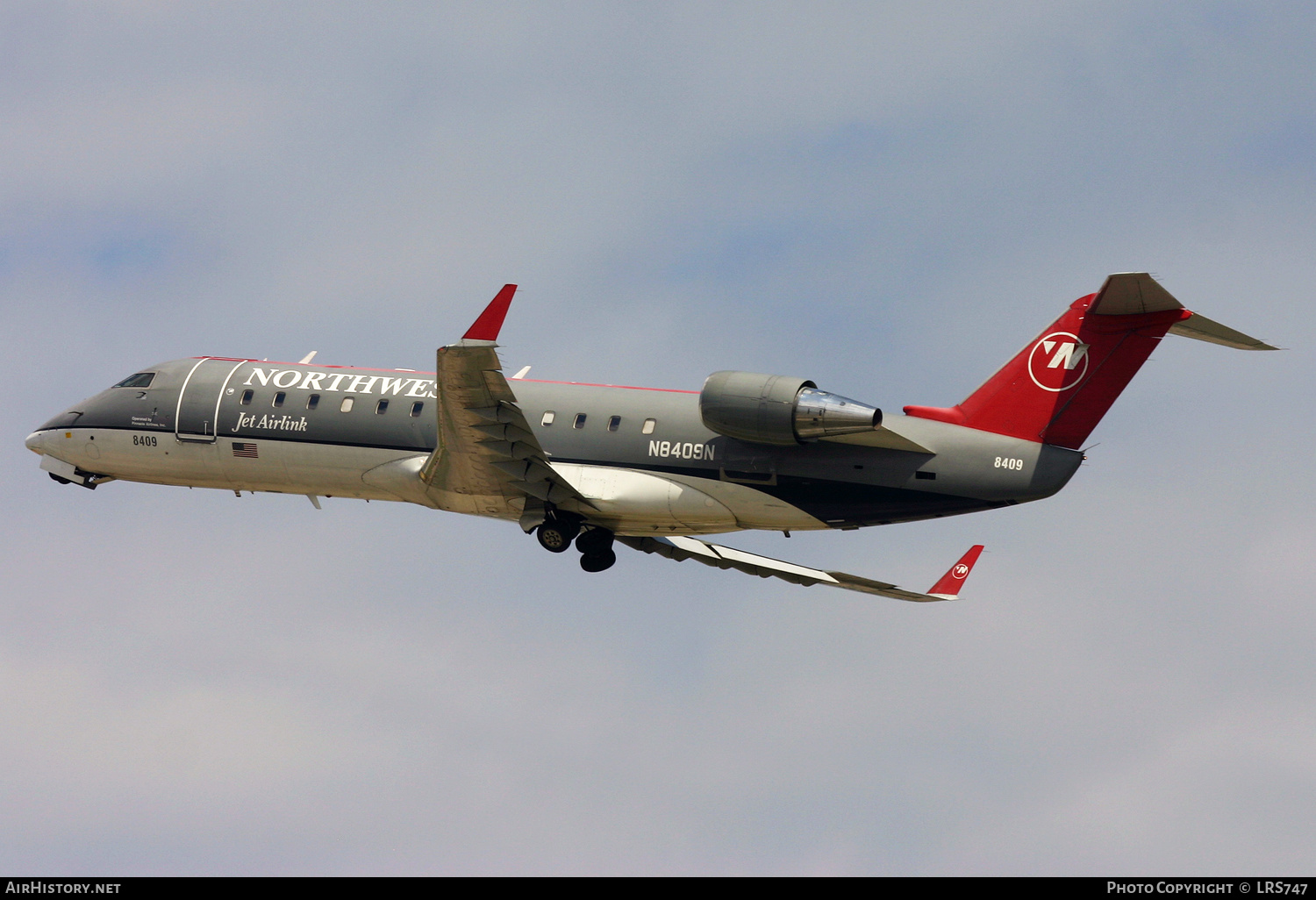 Aircraft Photo of N8409N | Bombardier CRJ-200LR (CL-600-2B19) | Northwest Jet Airlink | AirHistory.net #544922