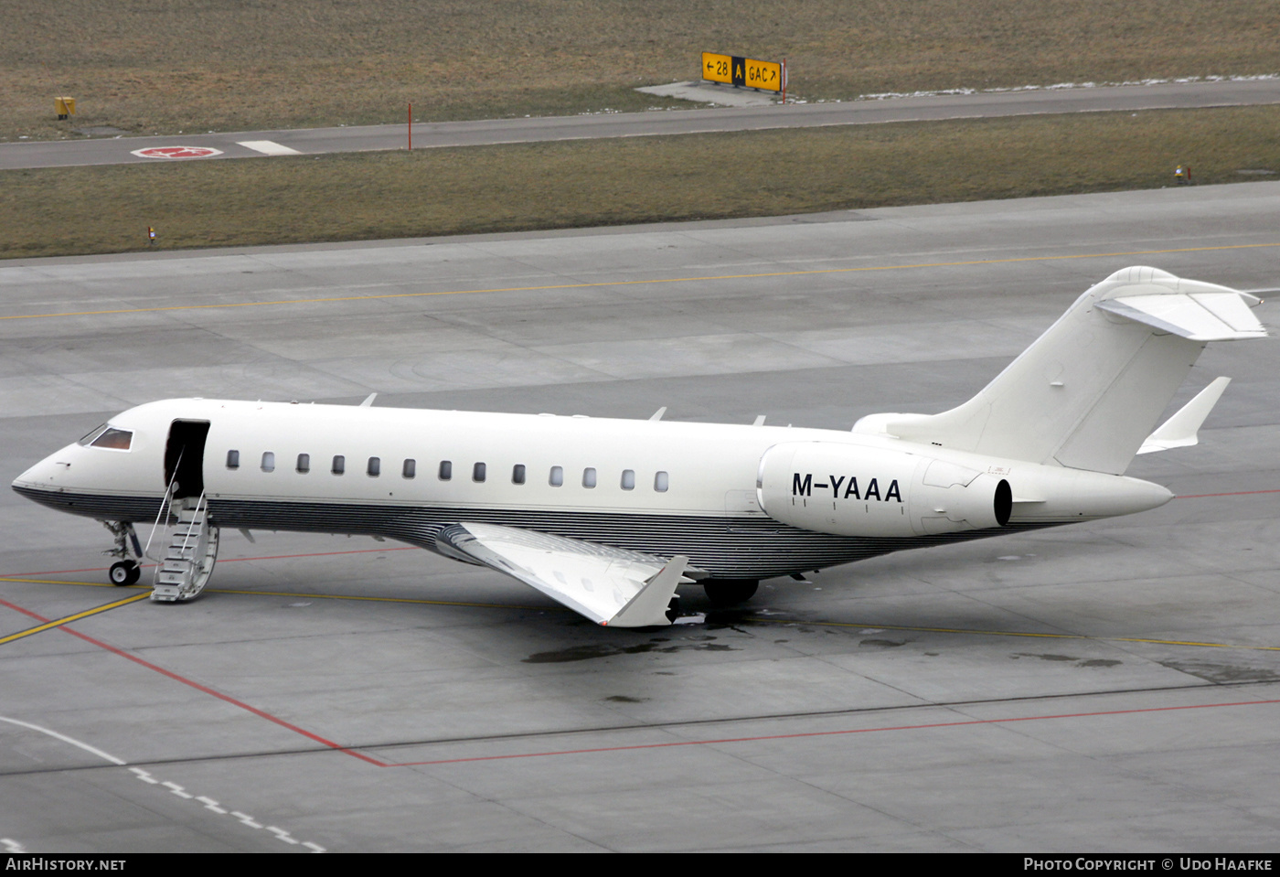 Aircraft Photo of M-YAAA | Bombardier Global Express (BD-700-1A10) | AirHistory.net #545090
