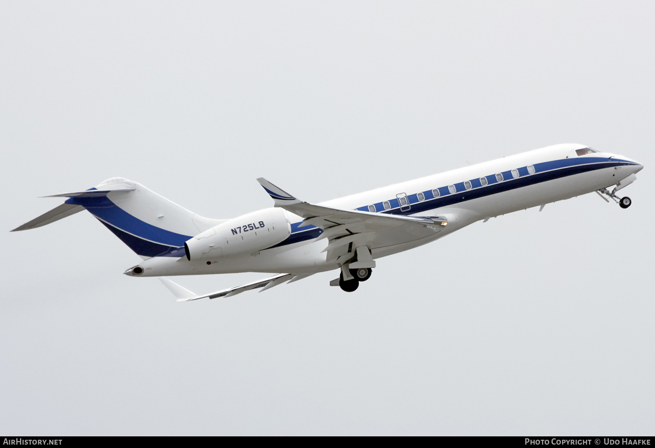 Aircraft Photo of N725LB | Bombardier Global Express (BD-700-1A10) | AirHistory.net #545244