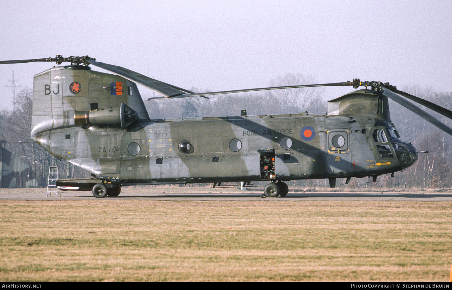 Aircraft Photo of ZA704 | Boeing Vertol Chinook HC1 (352) | UK - Air Force | AirHistory.net #545543