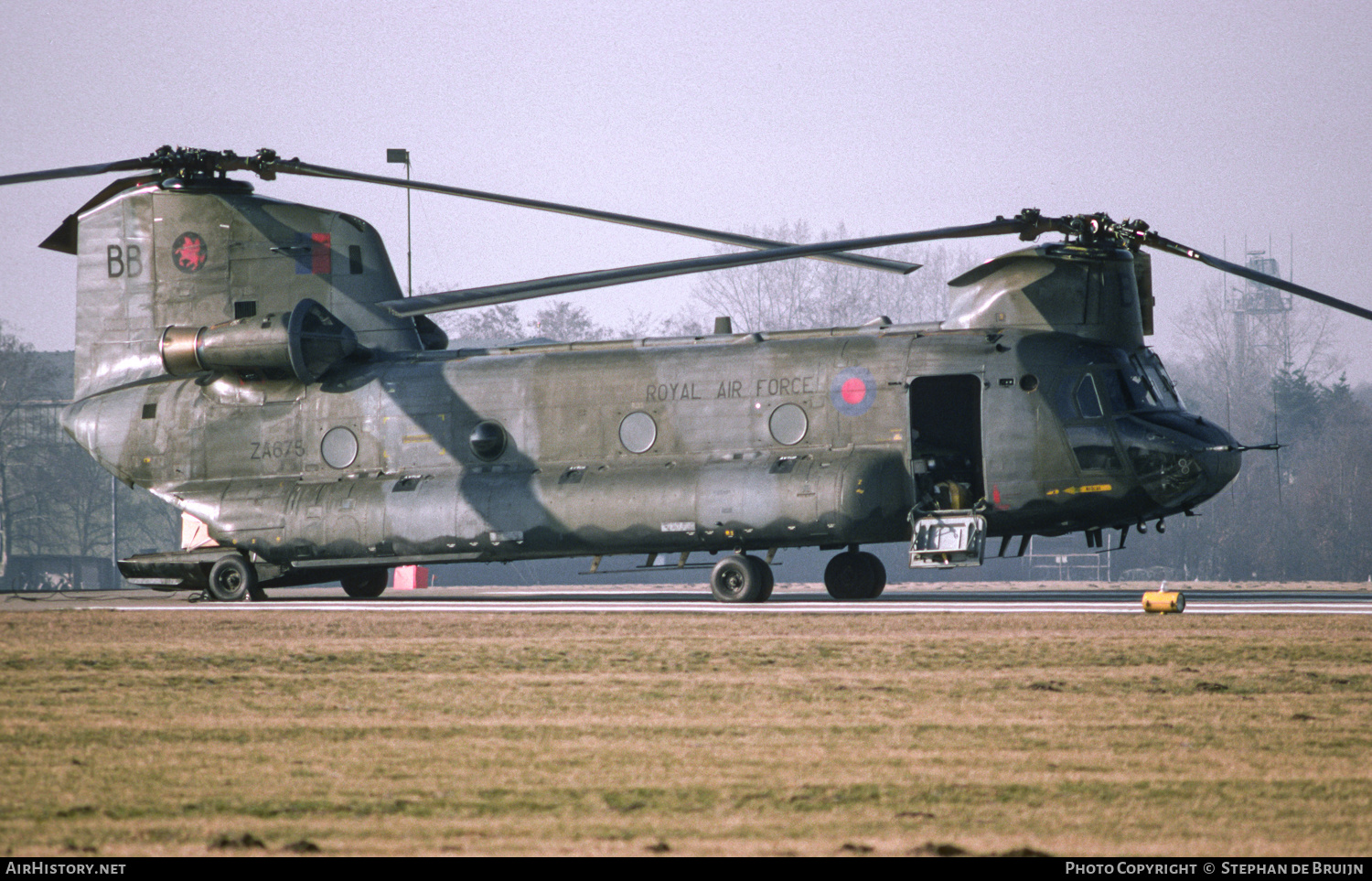 Aircraft Photo of ZA675 | Boeing Vertol Chinook HC1 (352) | UK - Air Force | AirHistory.net #545565
