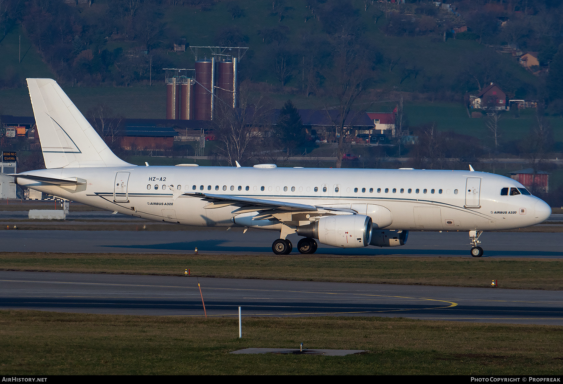 Aircraft Photo of HZ-A2 | Airbus ACJ320 (A320-214/CJ) | AirHistory.net #545583