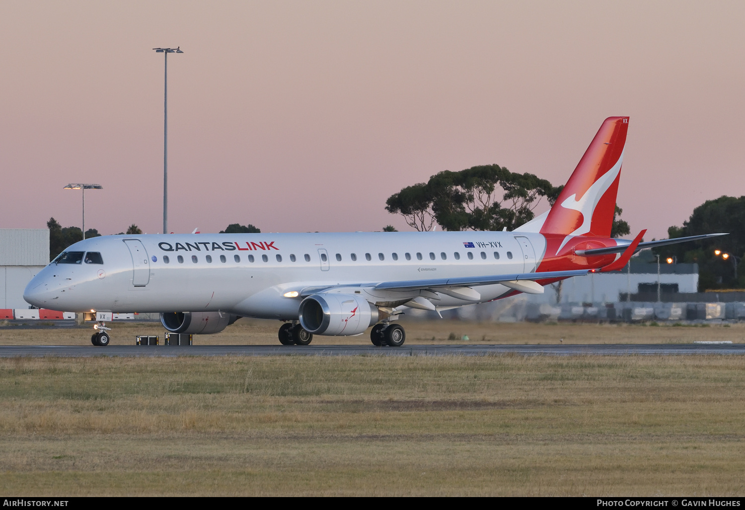 Aircraft Photo of VH-XVX | Embraer 190AR (ERJ-190-100IGW) | QantasLink | AirHistory.net #545722