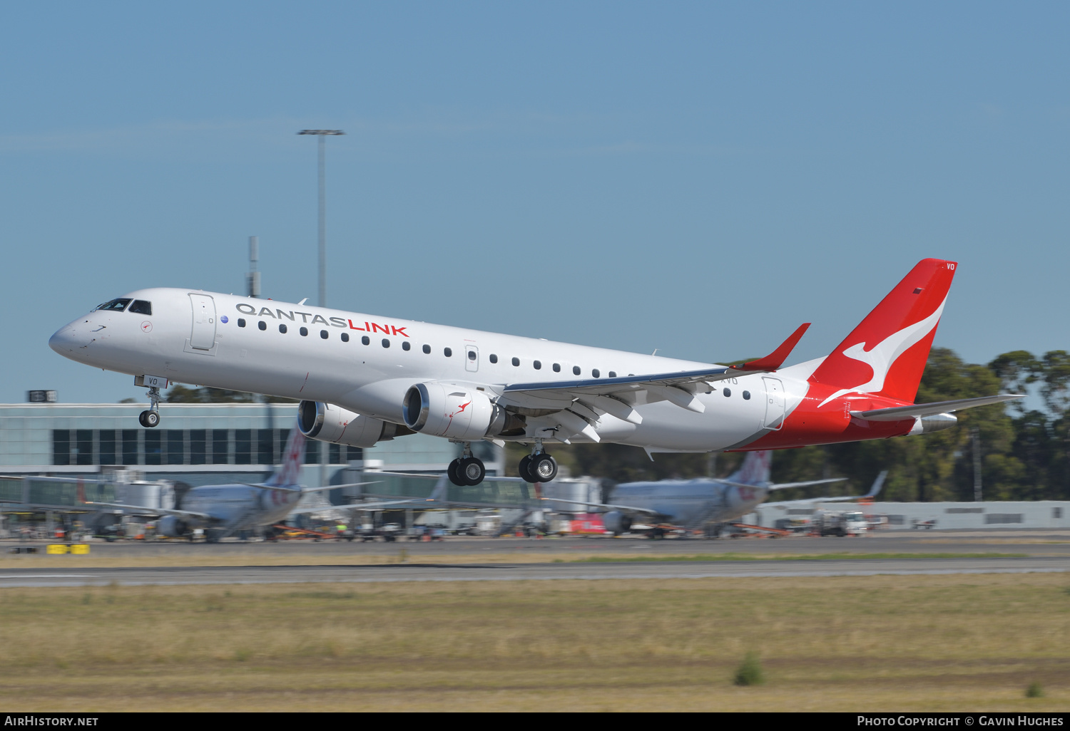 Aircraft Photo of VH-XVO | Embraer 190AR (ERJ-190-100IGW) | QantasLink | AirHistory.net #545725