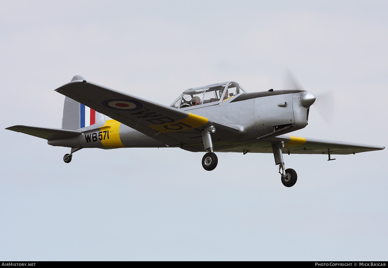 Aircraft Photo of G-AOSF / WB571 | De Havilland DHC-1 Chipmunk Mk22 | UK - Air Force | AirHistory.net #545833
