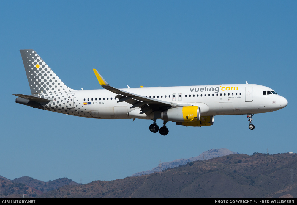 Aircraft Photo of EC-MOG | Airbus A320-232 | Vueling Airlines | AirHistory.net #545873