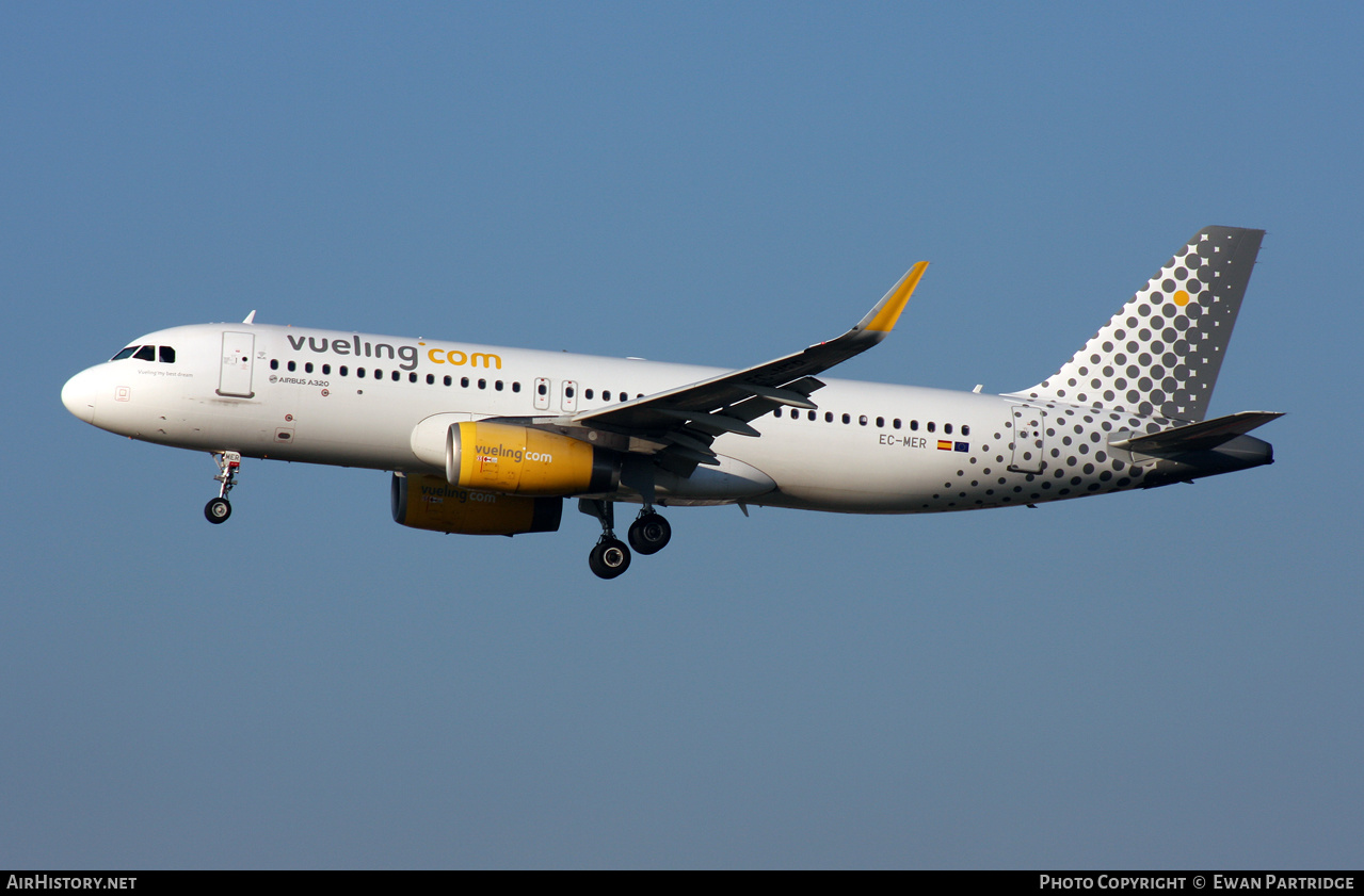 Aircraft Photo of EC-MER | Airbus A320-232 | Vueling Airlines | AirHistory.net #546024