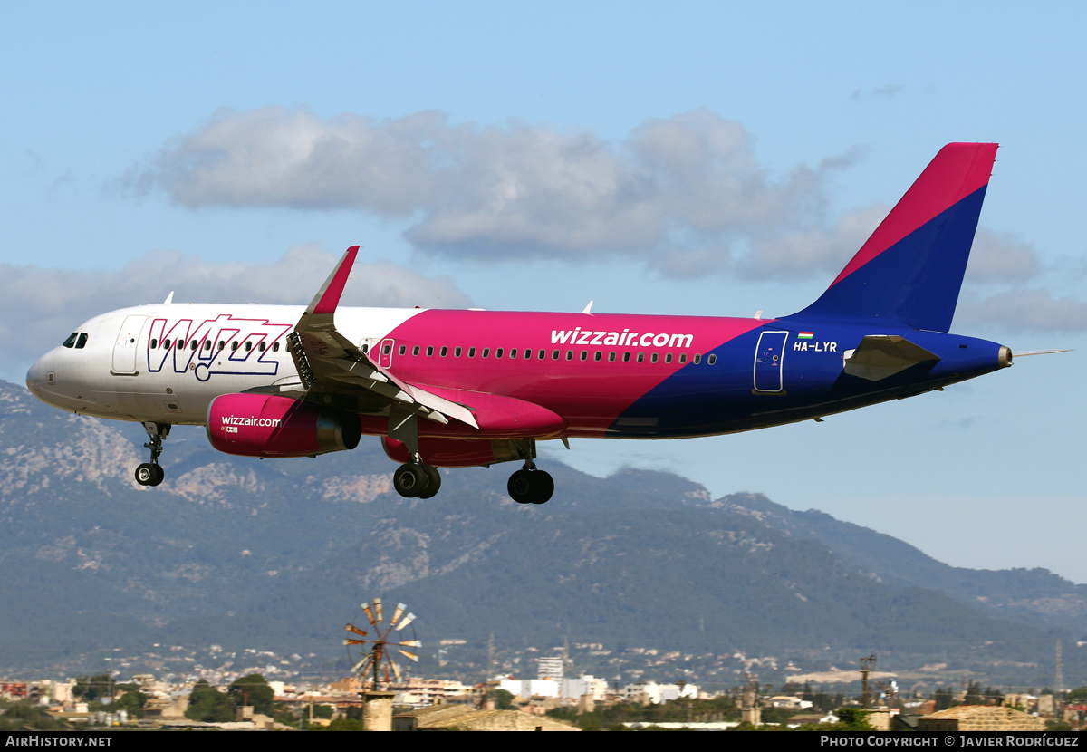 Aircraft Photo of HA-LYR | Airbus A320-232 | Wizz Air | AirHistory.net #546172