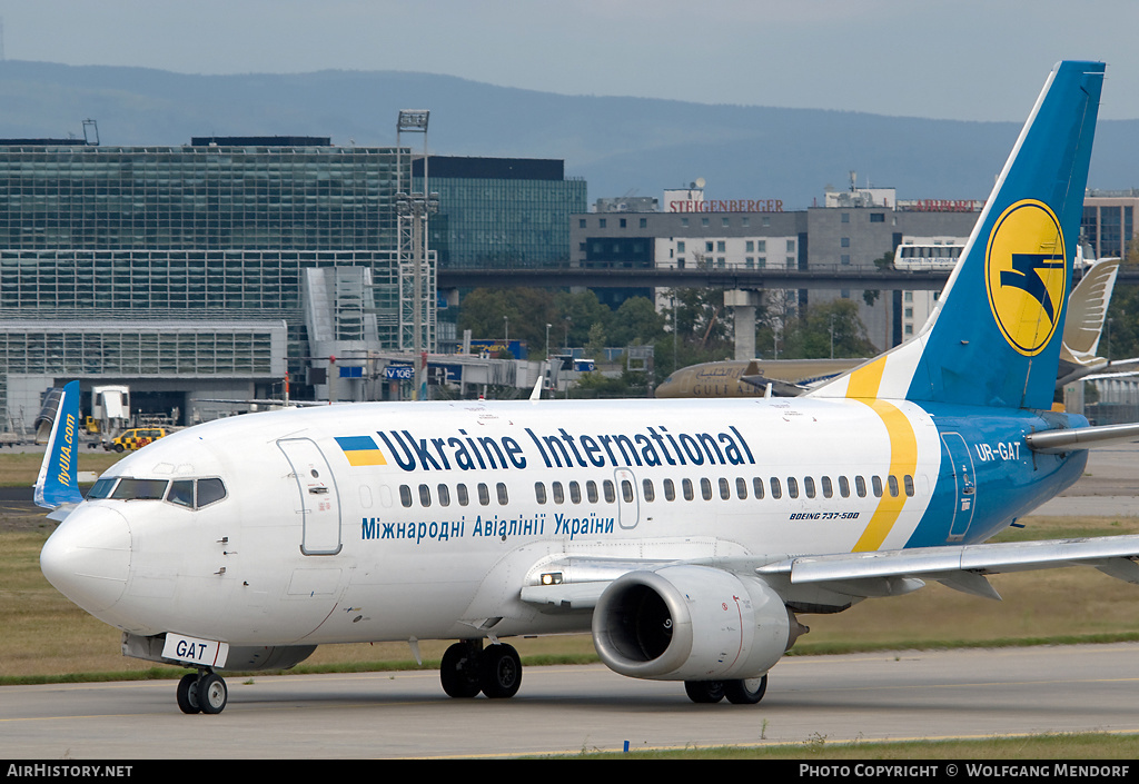 Aircraft Photo of UR-GAT | Boeing 737-528 | Ukraine International Airlines | AirHistory.net #546248