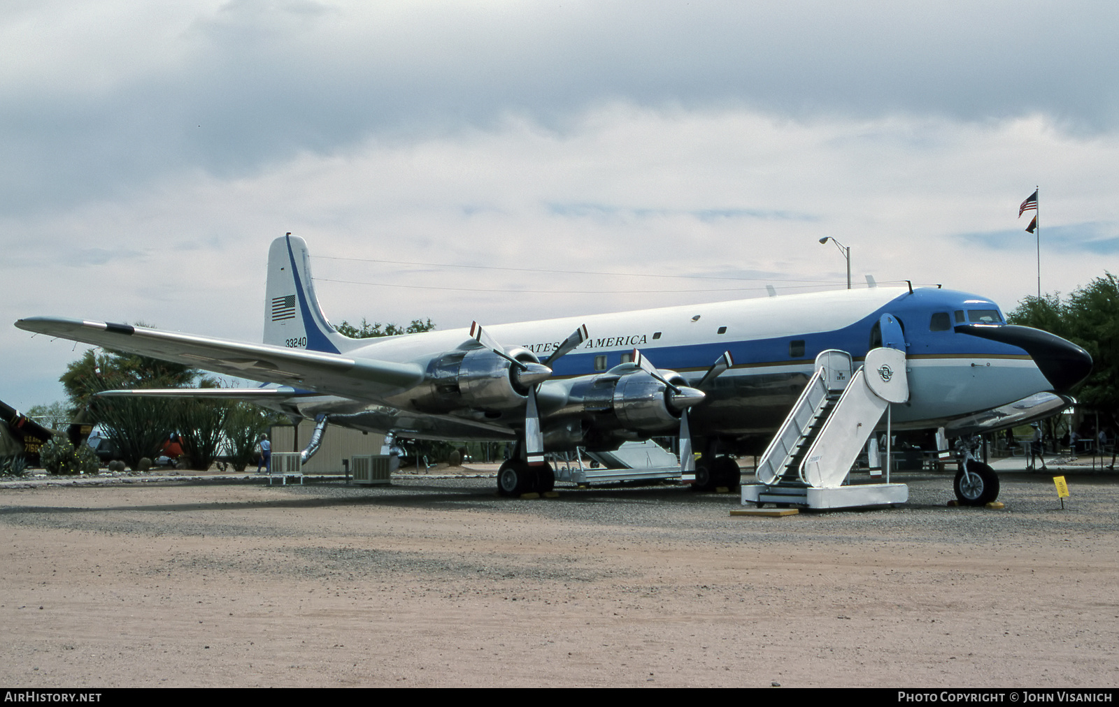 Aircraft Photo of 53-3240 / 33240 | Douglas VC-118A Liftmaster (DC-6A) | USA - Air Force | AirHistory.net #546387