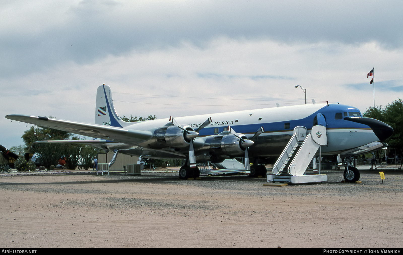 Aircraft Photo of 53-3240 / 33240 | Douglas VC-118A Liftmaster | USA - Air Force | AirHistory.net #546387