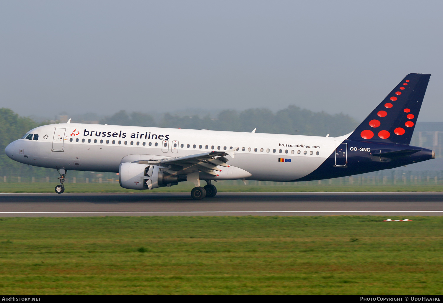 Aircraft Photo of OO-SNG | Airbus A320-214 | Brussels Airlines | AirHistory.net #546406