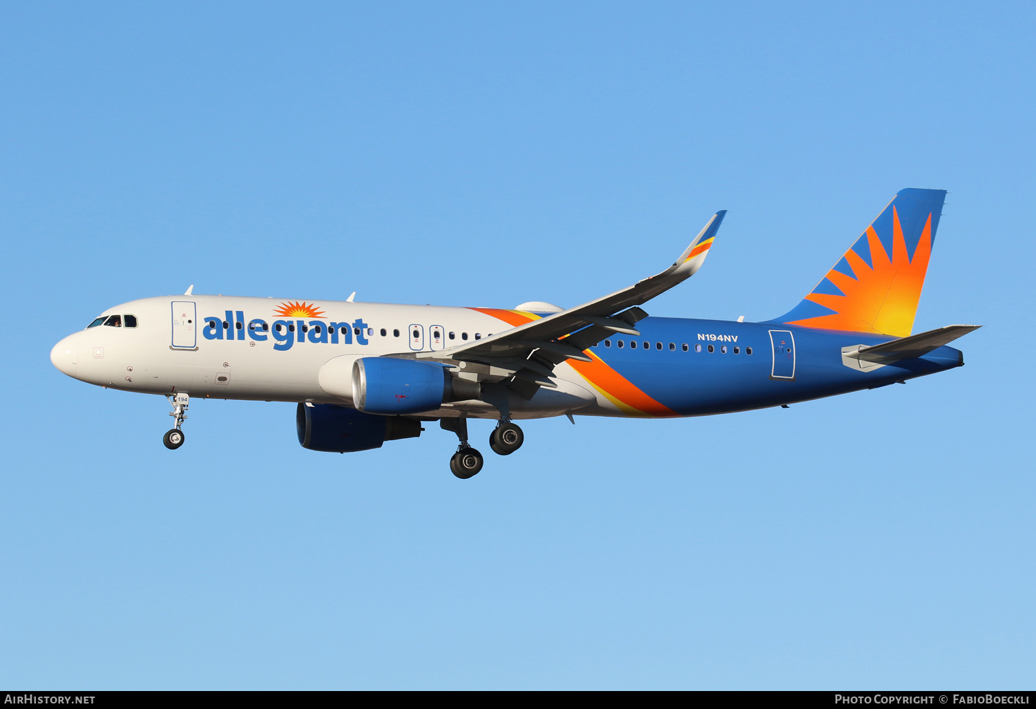 Aircraft Photo of N194NV | Airbus A320-214 | Allegiant Air | AirHistory.net #546521