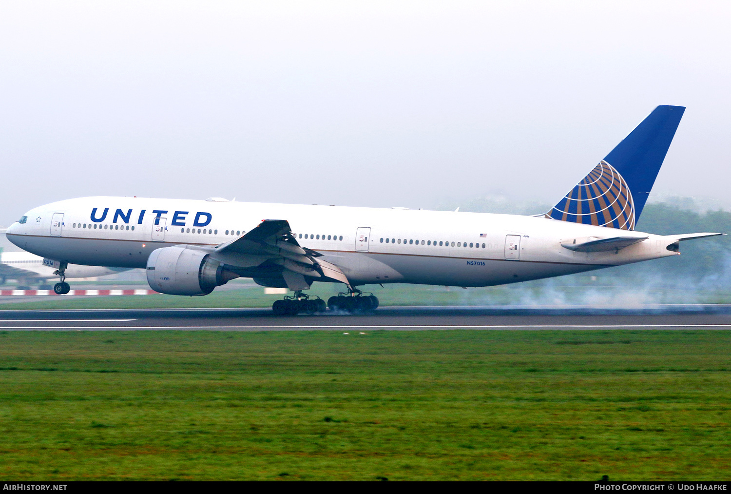 Aircraft Photo of N57016 | Boeing 777-224/ER | United Airlines | AirHistory.net #546577