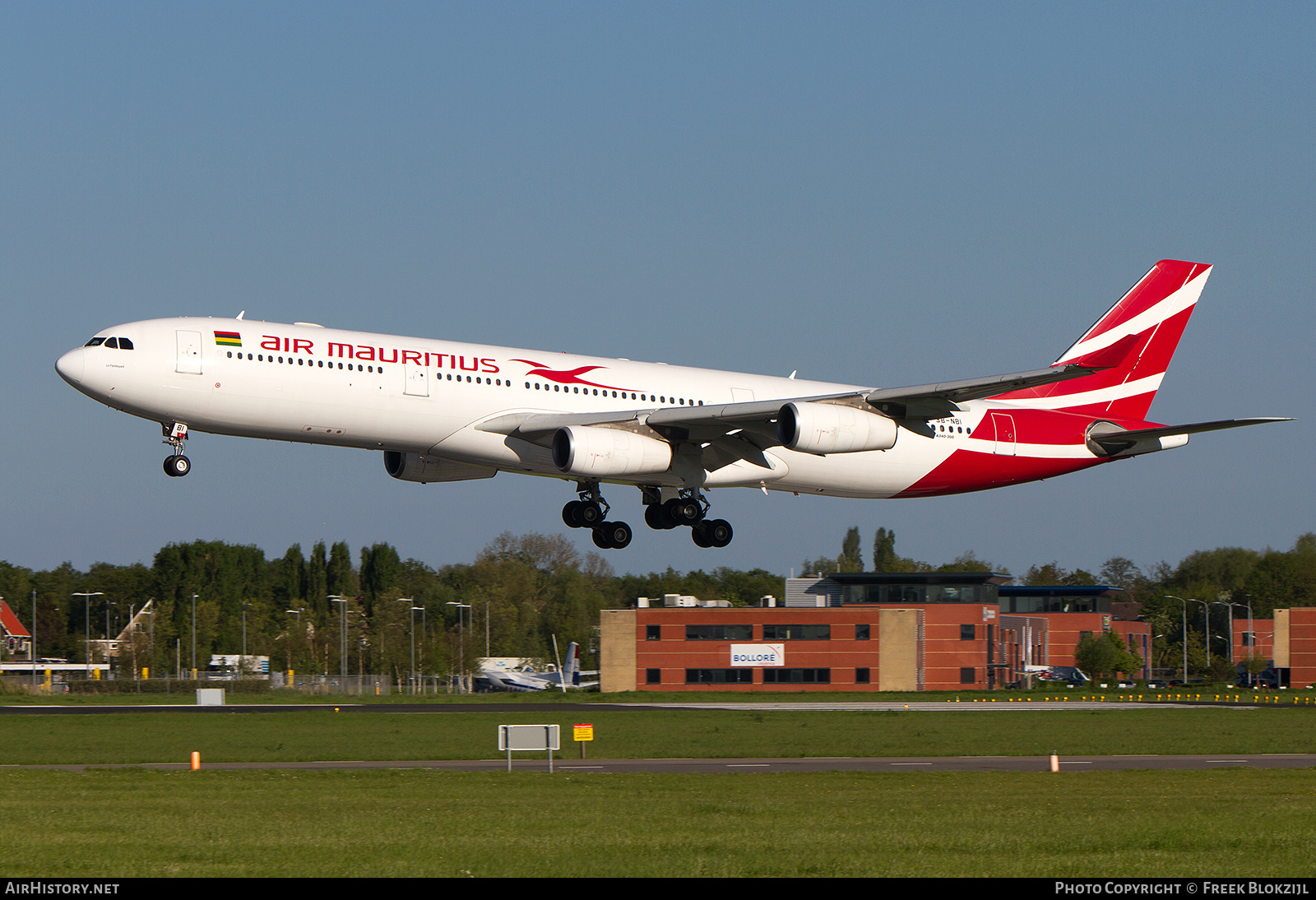 Aircraft Photo of 3B-NBI | Airbus A340-313E | Air Mauritius | AirHistory.net #546693