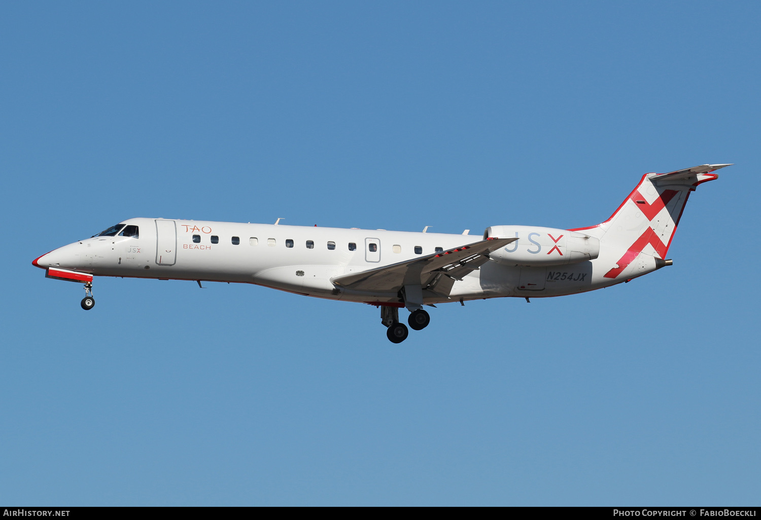 Aircraft Photo of N254JX | Embraer ERJ-135LR (EMB-135LR) | JetSuiteX - JSX | AirHistory.net #546855