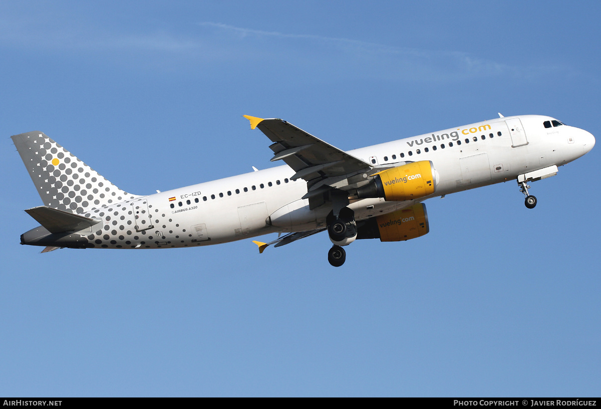 Aircraft Photo of EC-IZD | Airbus A320-214 | Vueling Airlines | AirHistory.net #546982