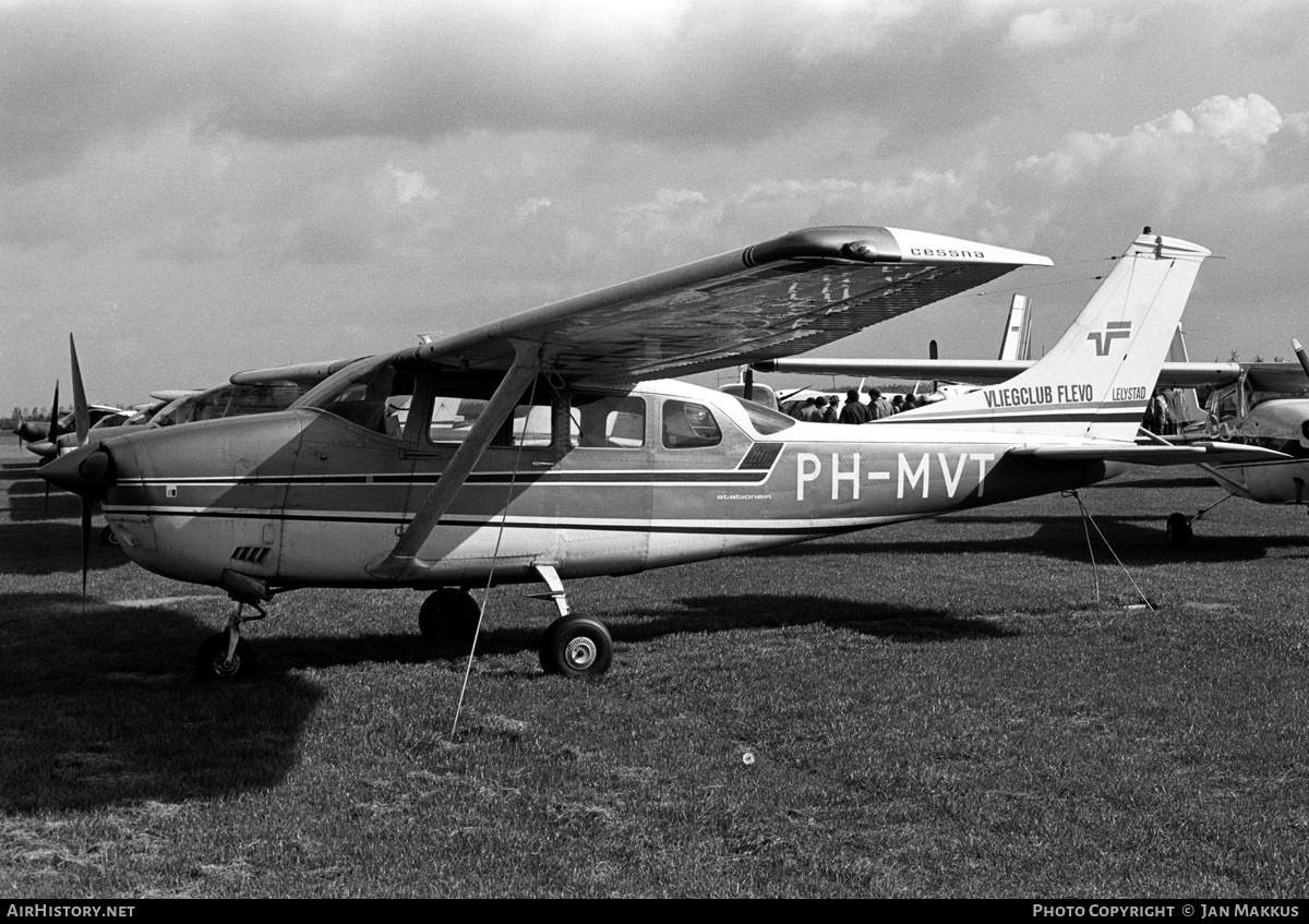 Aircraft Photo of PH-MVT | Cessna U206F Stationair | Vliegclub Flevo | AirHistory.net #547015