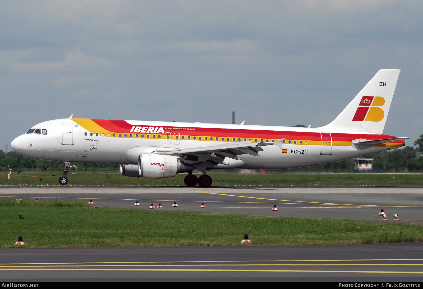 Aircraft Photo of EC-IZH | Airbus A320-214 | Iberia | AirHistory.net #547189