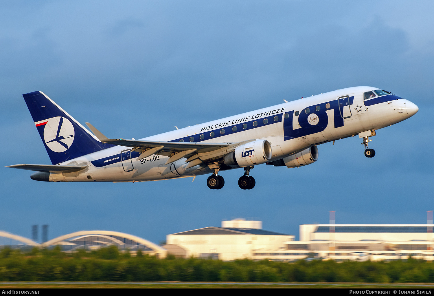 Aircraft Photo of SP-LDG | Embraer 170LR (ERJ-170-100LR) | LOT Polish Airlines - Polskie Linie Lotnicze | AirHistory.net #547426