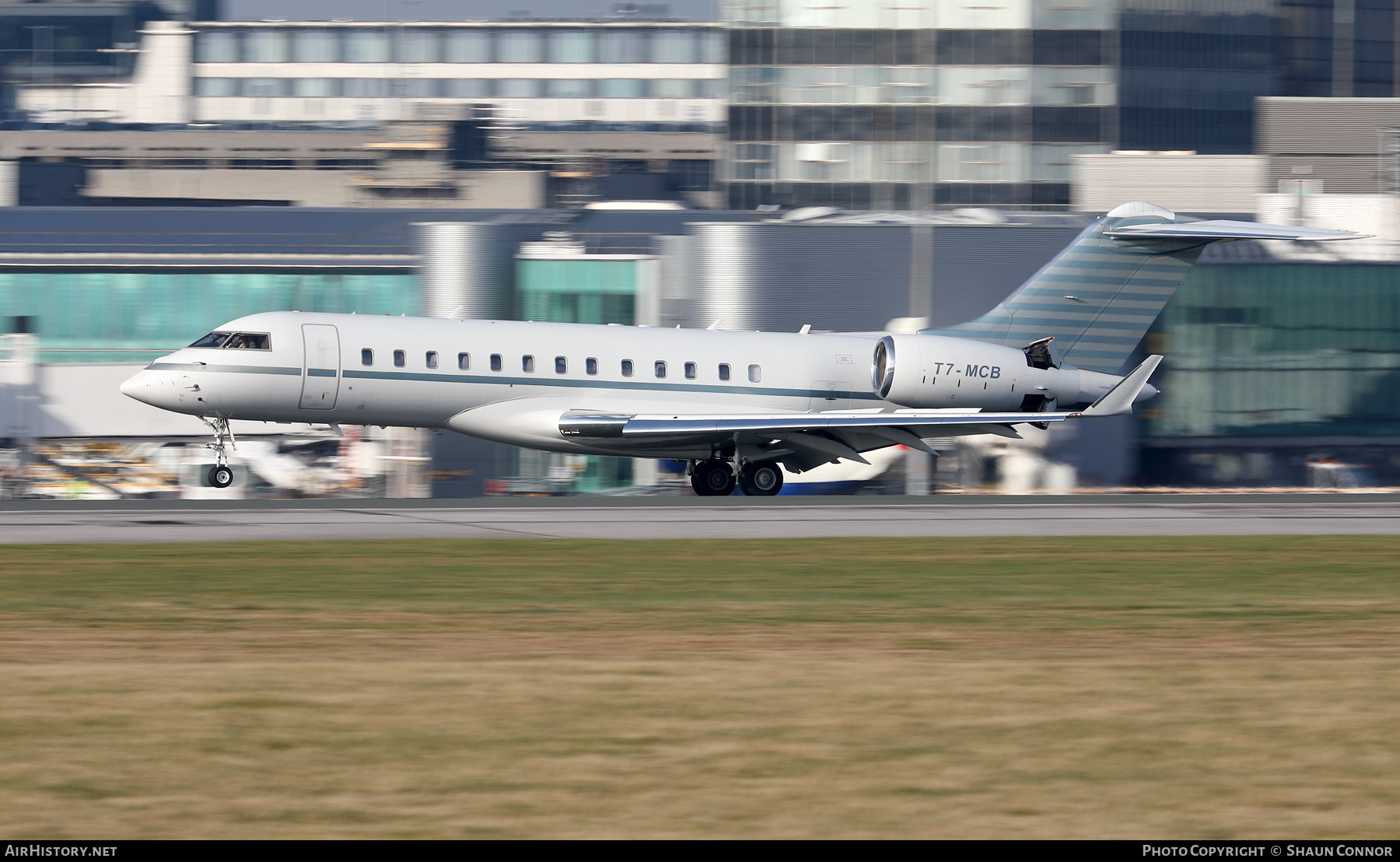 Aircraft Photo of T7-MCB | Bombardier Global Express XRS (BD-700-1A10) | AirHistory.net #547464