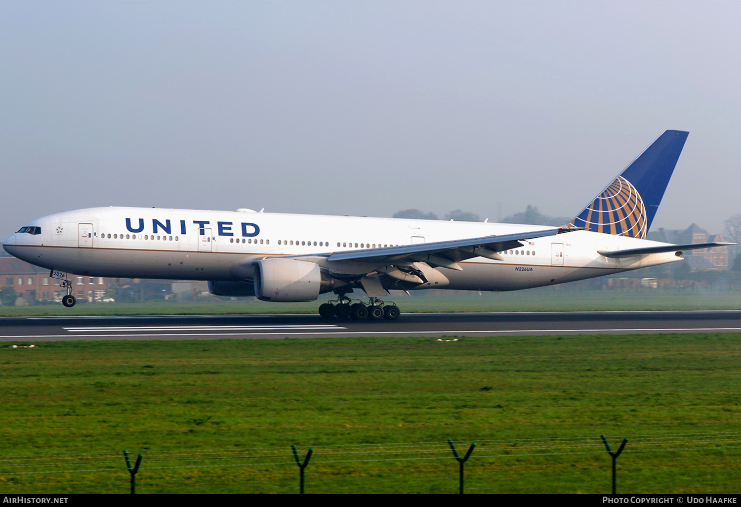 Aircraft Photo of N226UA | Boeing 777-222/ER | United Airlines | AirHistory.net #547621