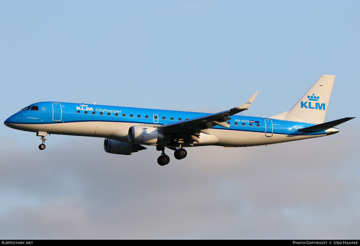 Aircraft Photo of PH-EXV | Embraer 190STD (ERJ-190-100STD) | KLM Cityhopper | AirHistory.net #547628