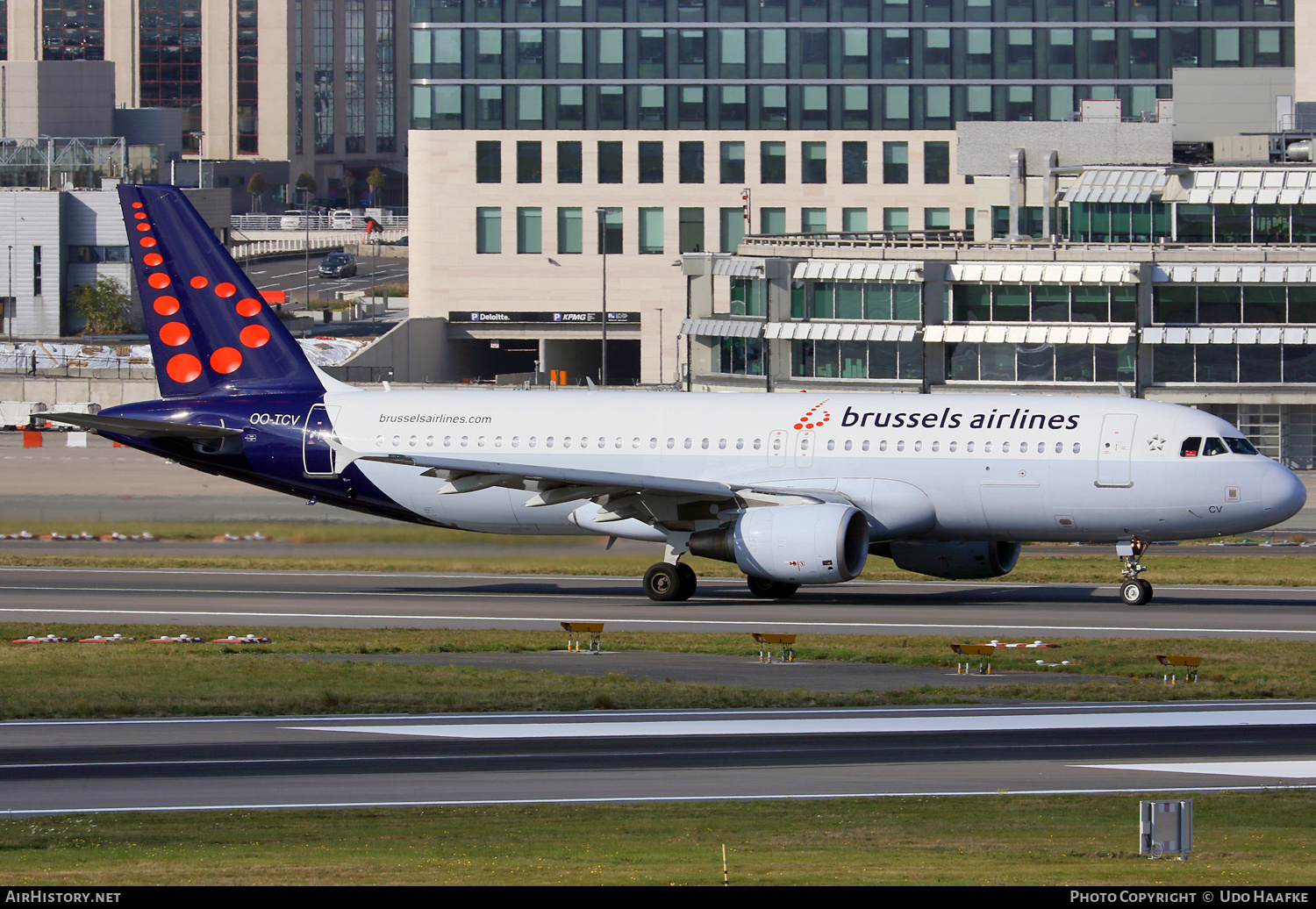 Aircraft Photo of OO-TCV | Airbus A320-231 | Brussels Airlines | AirHistory.net #547635