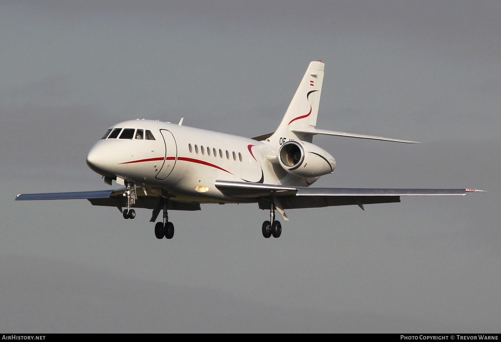 Aircraft Photo of OE-HER | Dassault Falcon 2000 | AirHistory.net #547726
