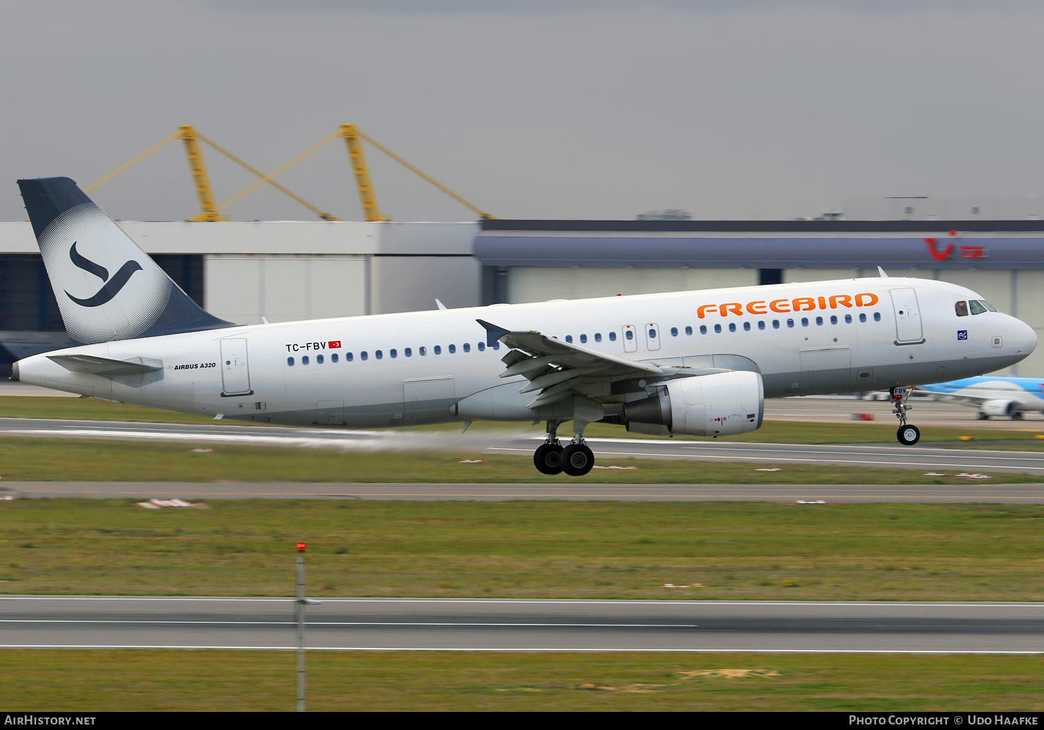 Aircraft Photo of TC-FBV | Airbus A320-214 | Freebird Airlines | AirHistory.net #547796