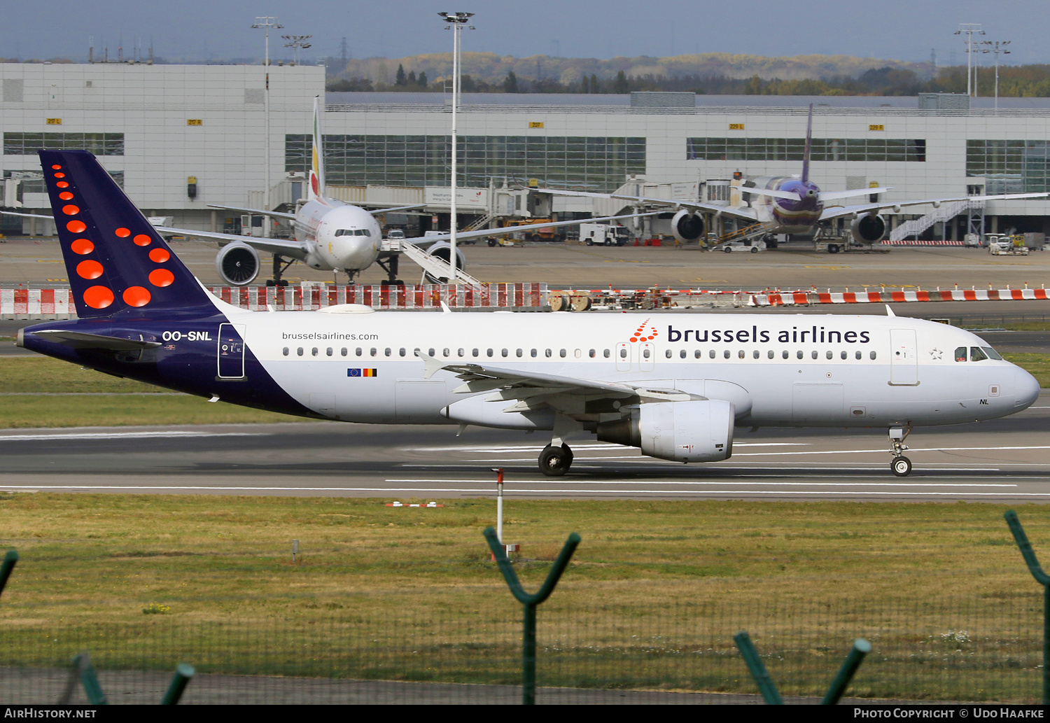 Aircraft Photo of OO-SNL | Airbus A320-214 | Brussels Airlines | AirHistory.net #547953