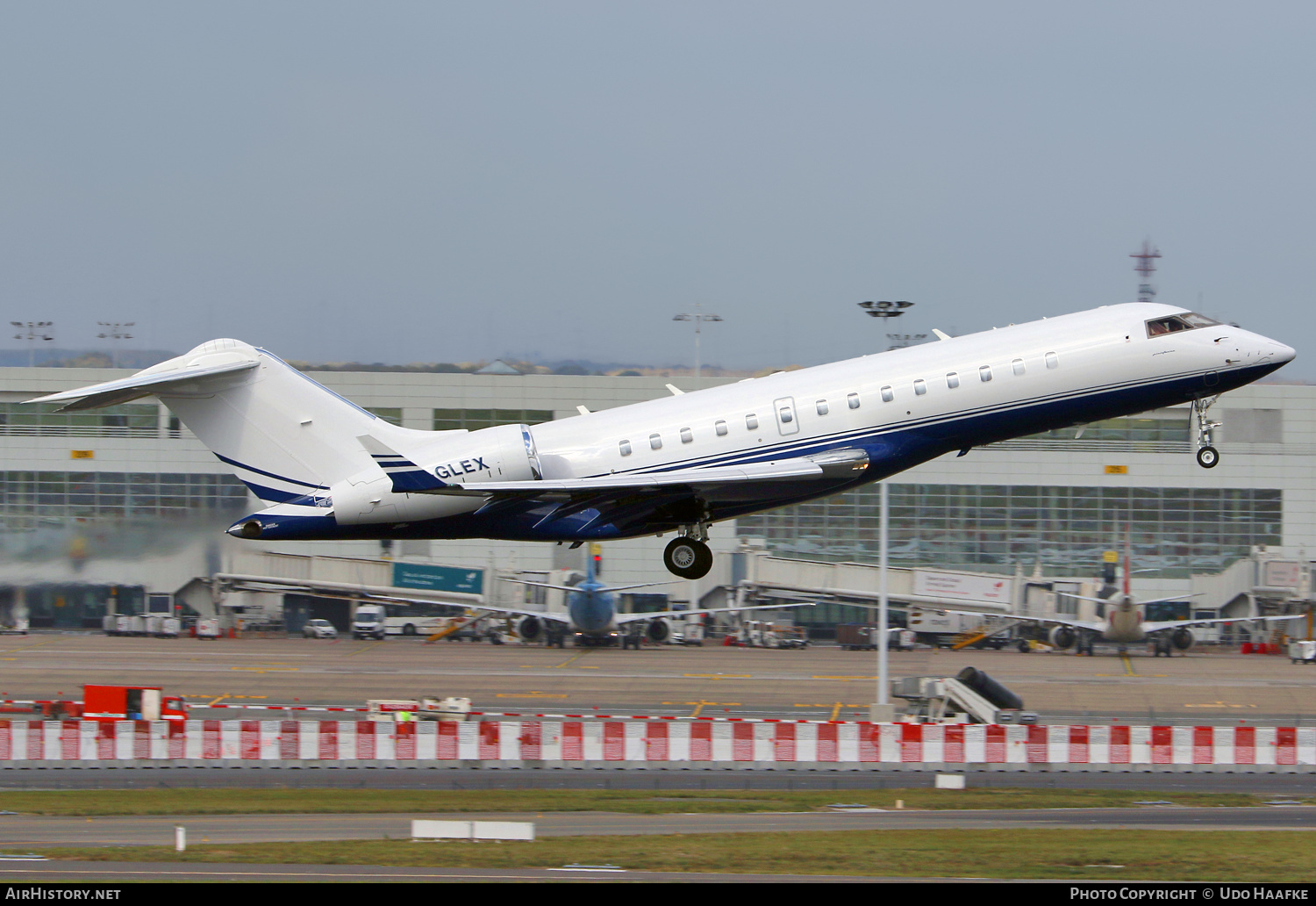 Aircraft Photo of M-GLEX | Bombardier Global Express (BD-700-1A10) | AirHistory.net #548065