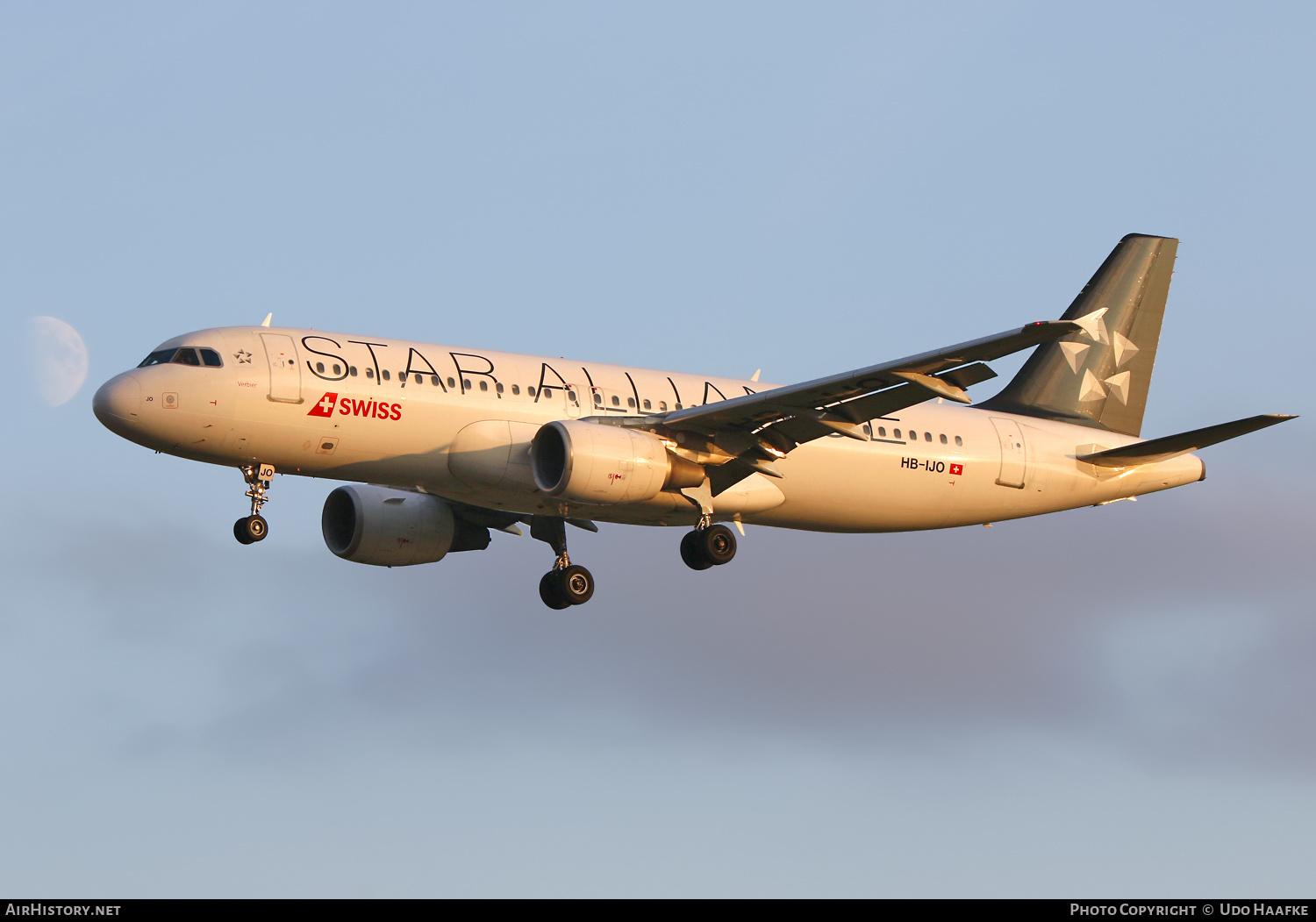 Aircraft Photo of HB-IJO | Airbus A320-214 | Swiss International Air Lines | AirHistory.net #548069