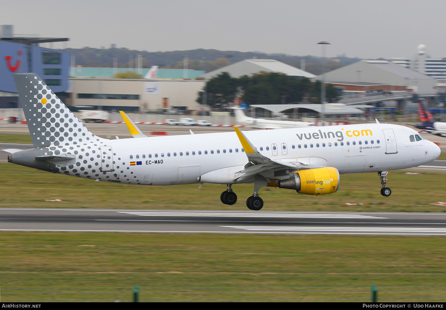 Aircraft Photo of EC-MAO | Airbus A320-214 | Vueling Airlines | AirHistory.net #548192
