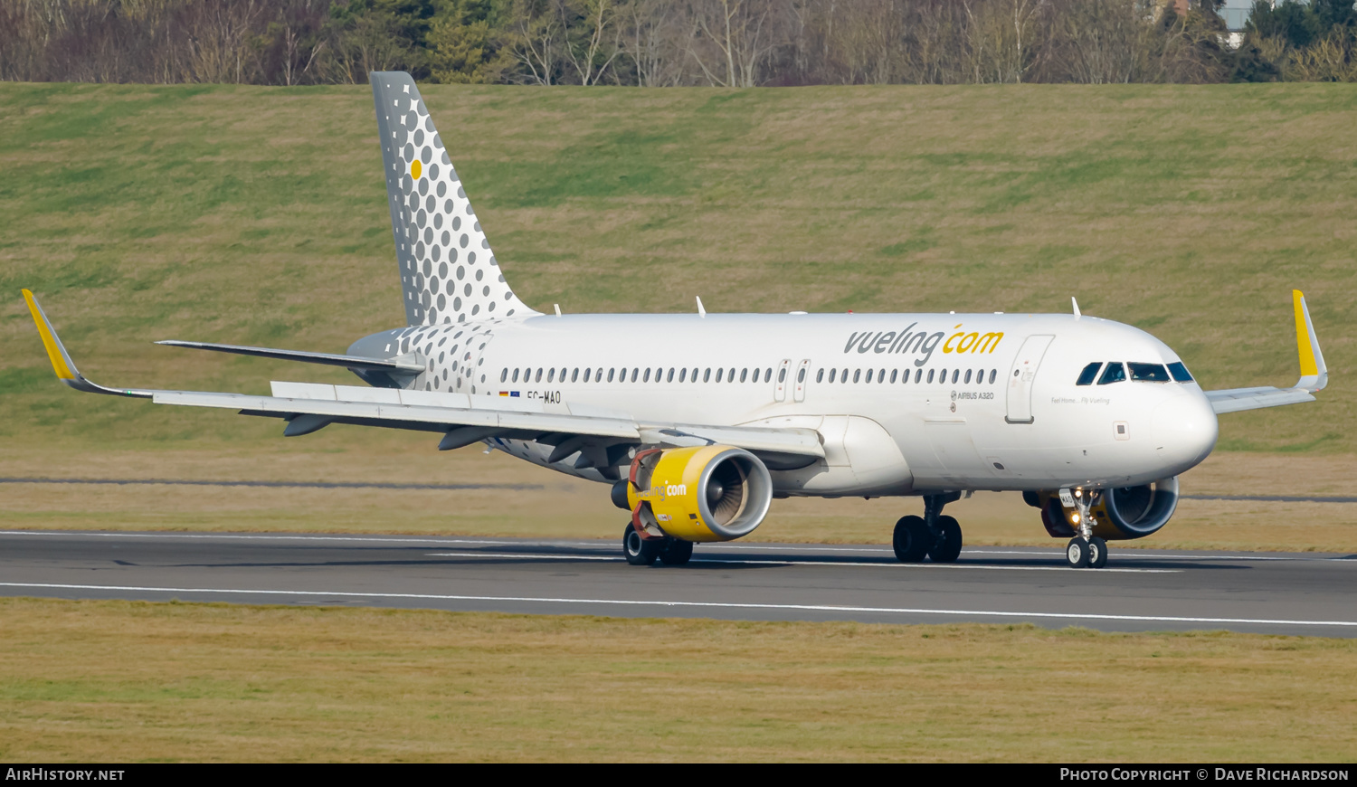 Aircraft Photo of EC-MAO | Airbus A320-214 | Vueling Airlines | AirHistory.net #548317