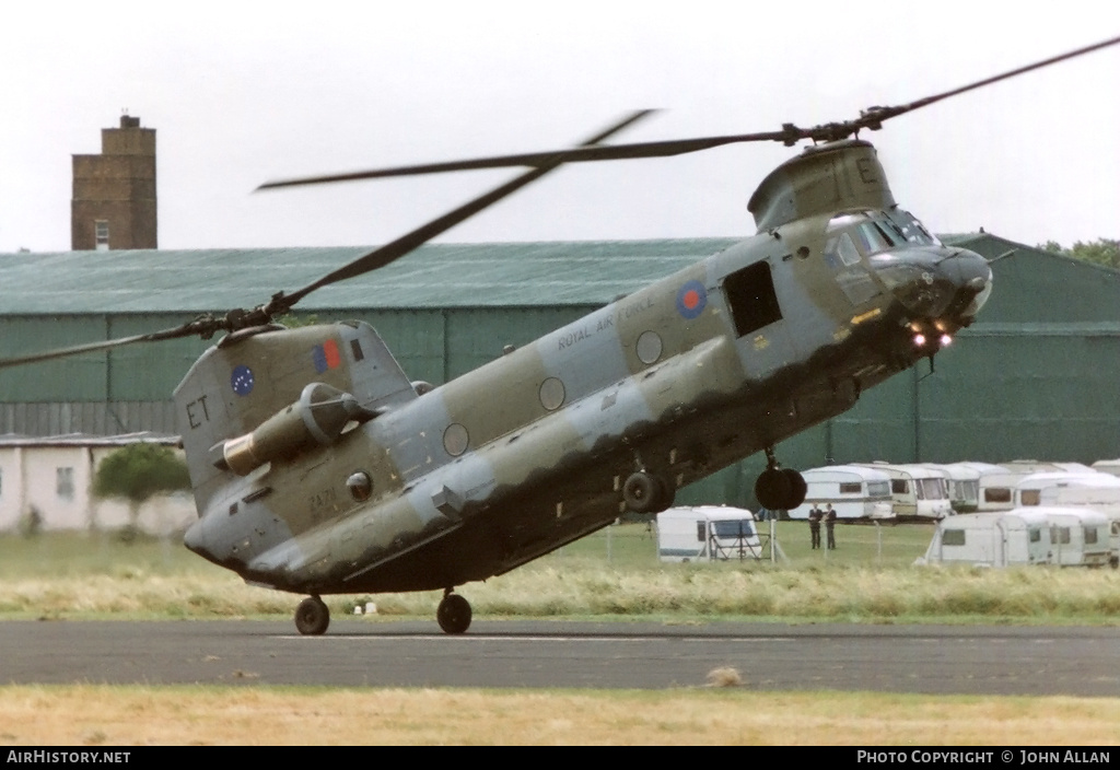 Aircraft Photo of ZA711 | Boeing Chinook HC1 (352) | UK - Air Force | AirHistory.net #548322