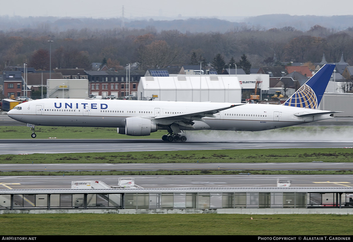 Aircraft Photo of N2136U | Boeing 777-300/ER | United Airlines | AirHistory.net #548497