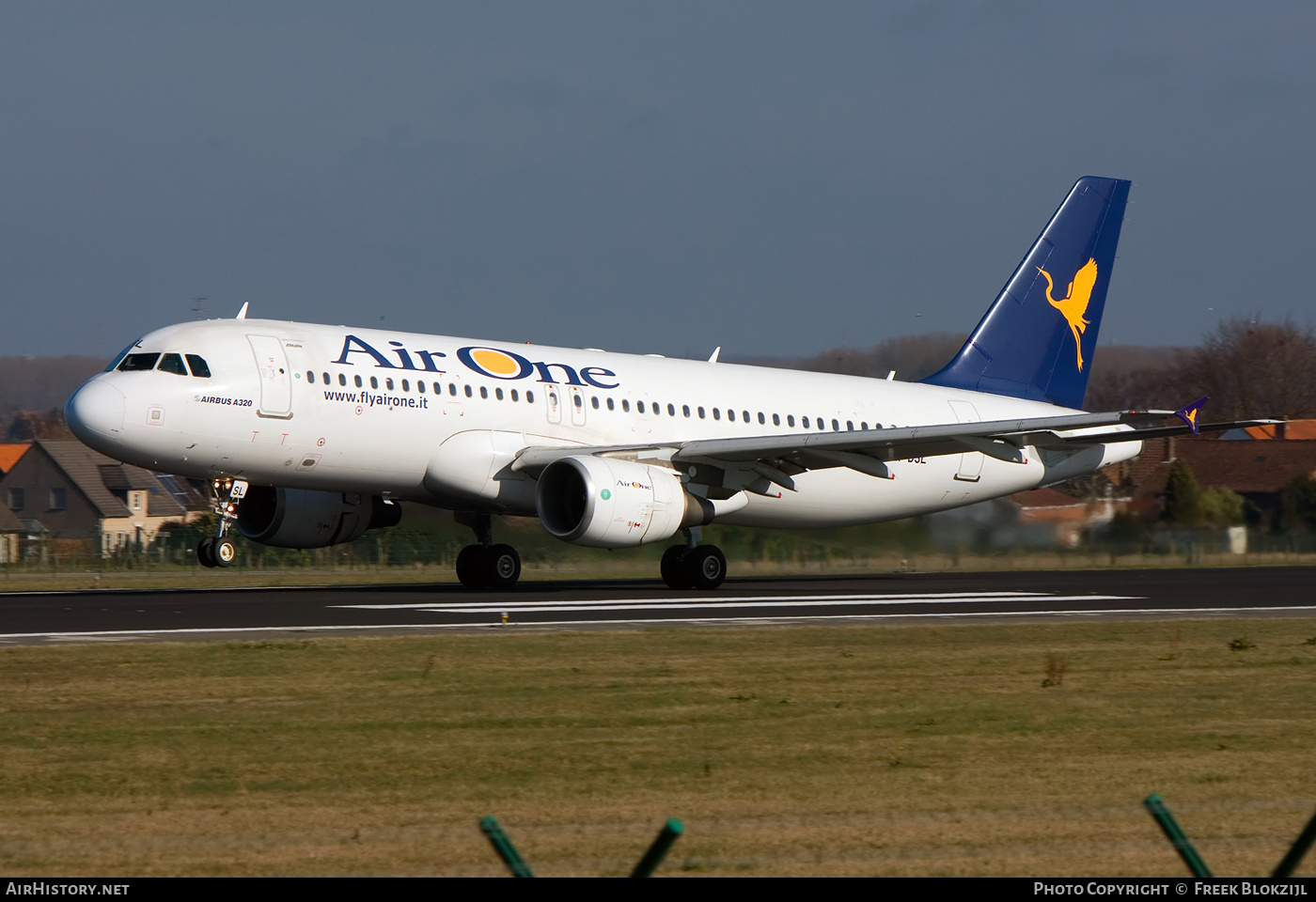 Aircraft Photo of EI-DSL | Airbus A320-216 | Air One | AirHistory.net #548664