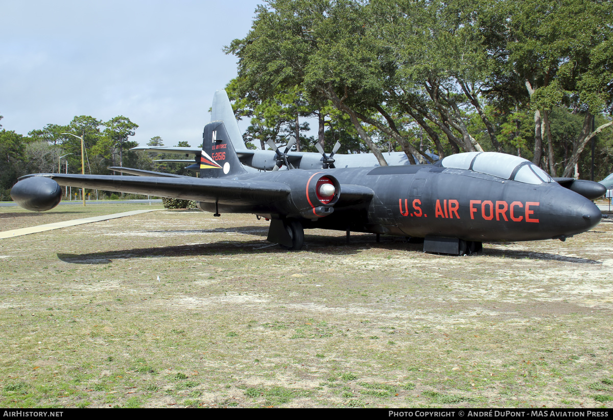 Aircraft Photo of 52-1516 / 5-21516 | Martin B-57B Canberra | USA - Air Force | AirHistory.net #548711