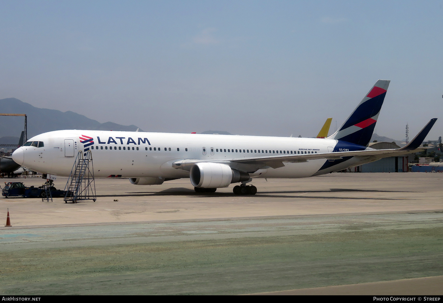 Aircraft Photo of CC-CWV | Boeing 767-316/ER | LATAM Airlines | AirHistory.net #548805