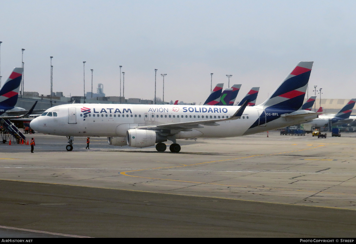 Aircraft Photo of CC-BFL | Airbus A320-214 | LATAM Airlines | AirHistory.net #548835