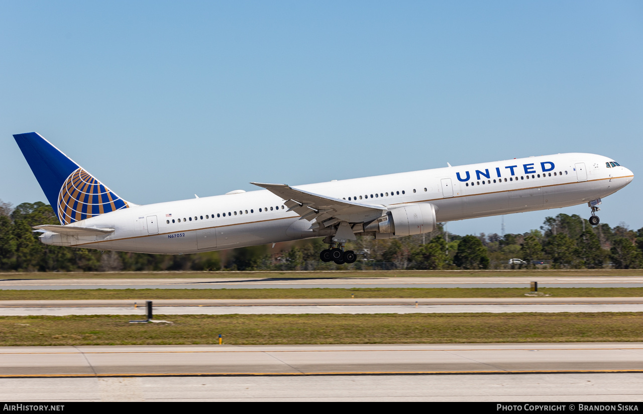 Aircraft Photo of N67052 | Boeing 767-424/ER | United Airlines | AirHistory.net #548932