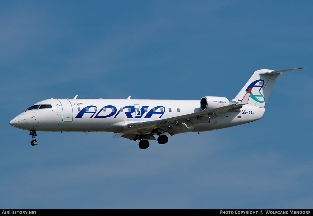 Aircraft Photo of S5-AAI | Bombardier CRJ-200LR (CL-600-2B19) | Adria Airways | AirHistory.net #549011