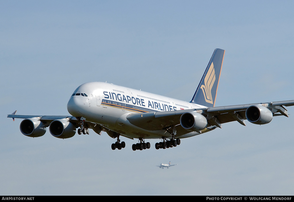 Aircraft Photo of 9V-SKE | Airbus A380-841 | Singapore Airlines | AirHistory.net #549052