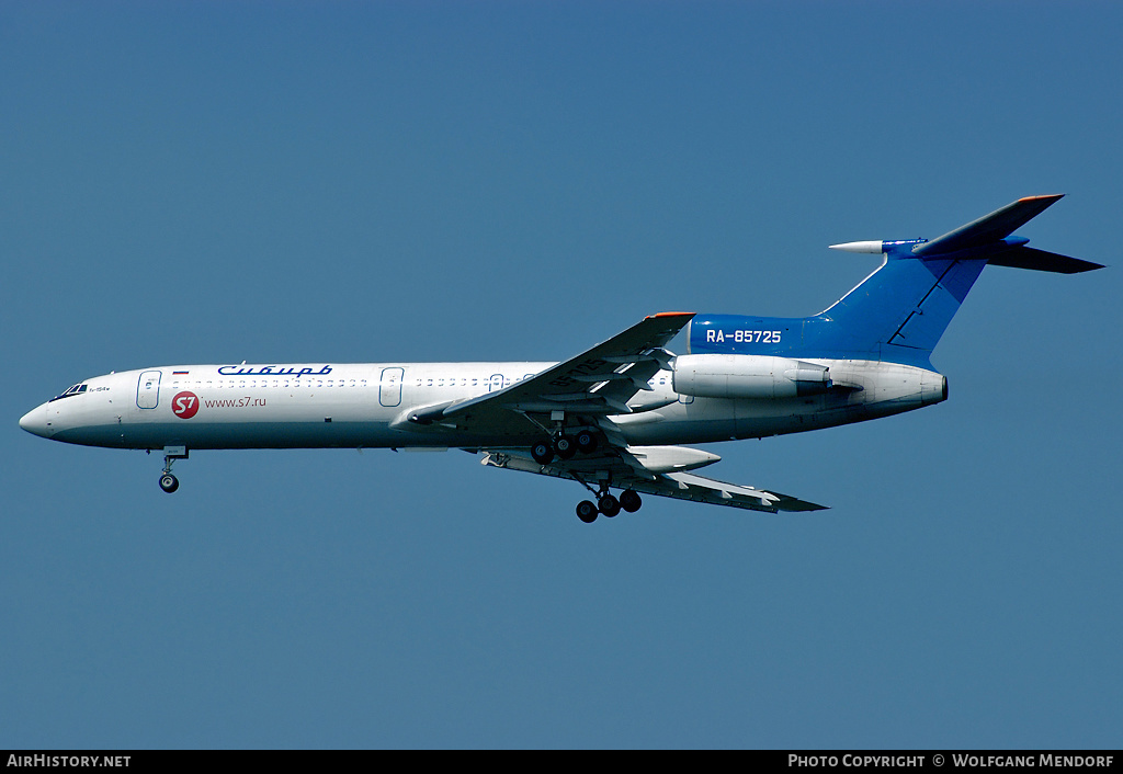 Aircraft Photo of RA-85725 | Tupolev Tu-154M | Sibir - Siberia Airlines | AirHistory.net #549450