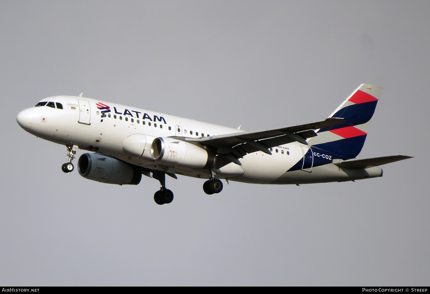 Aircraft Photo of CC-COZ | Airbus A319-132 | LATAM Airlines | AirHistory.net #549474