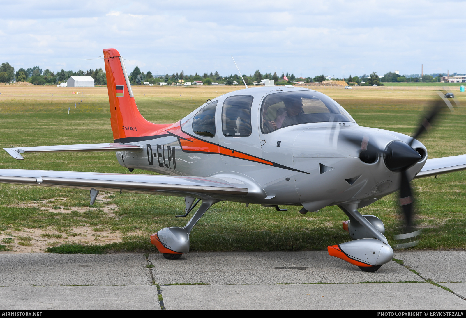 Aircraft Photo of D-ELPW | Cirrus SR-22T G5-GTS Carbon | AirHistory.net #549542