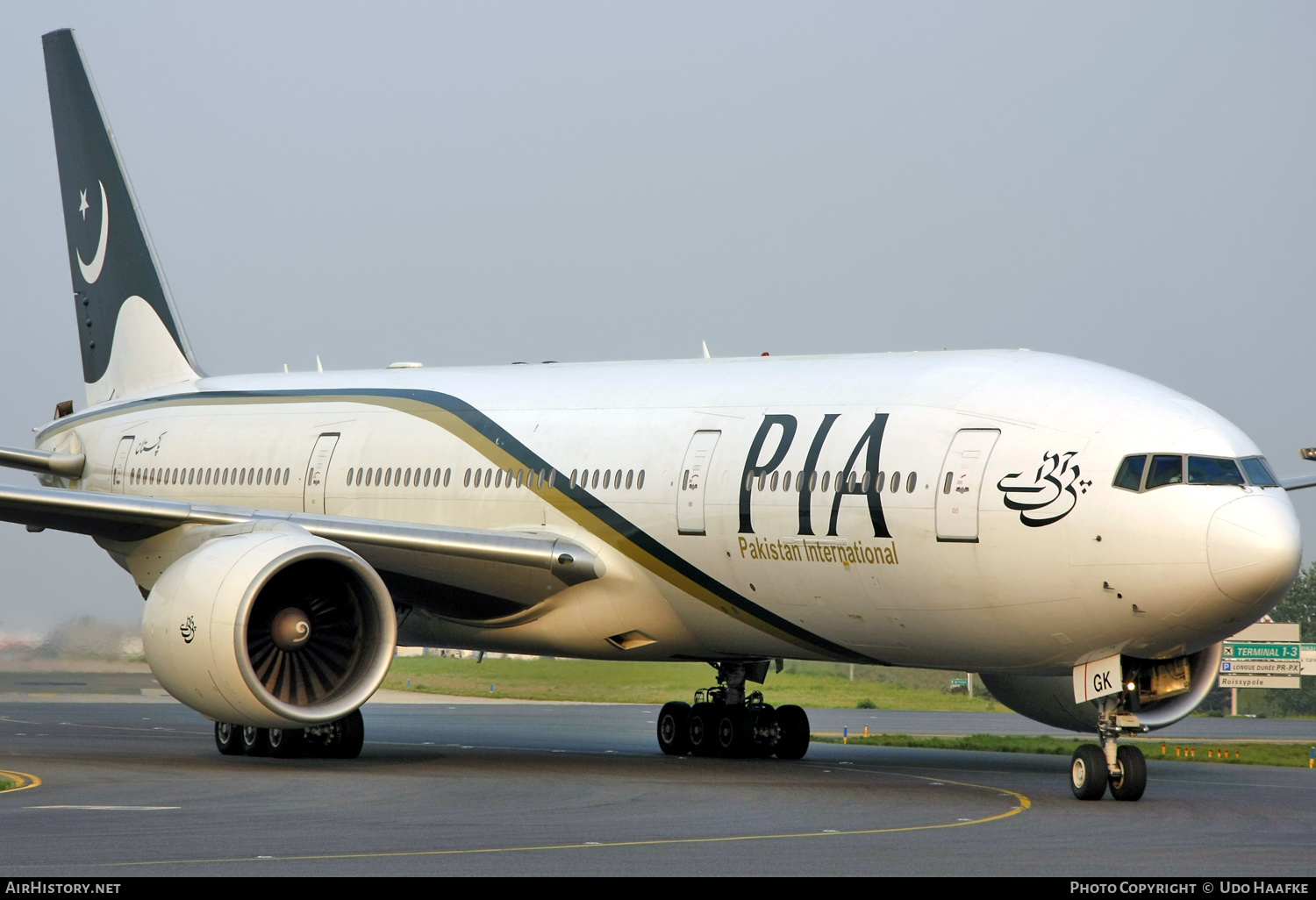 Aircraft Photo of AP-BGK | Boeing 777-240/ER | Pakistan International Airlines - PIA | AirHistory.net #549588
