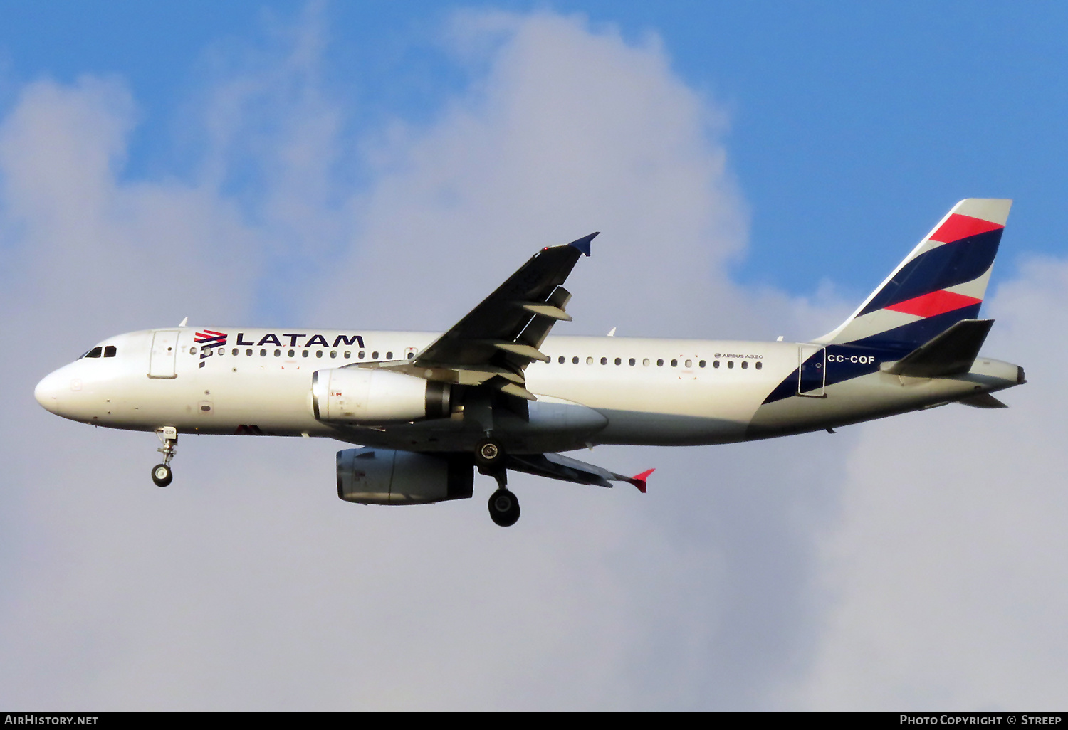 Aircraft Photo of CC-COF | Airbus A320-233 | LATAM Airlines | AirHistory.net #549610